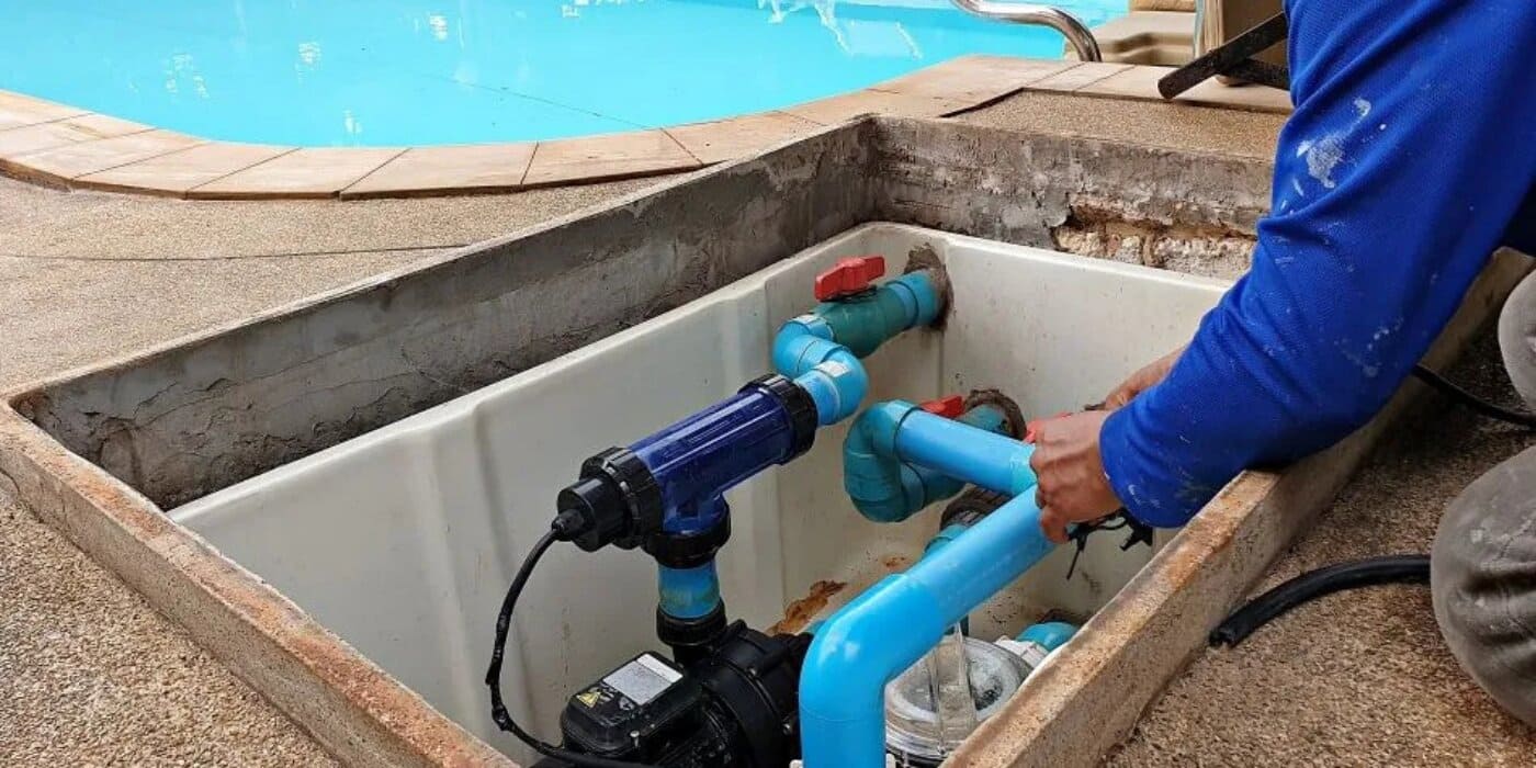 Installation et branchement d'une pompe de filtration pour piscine